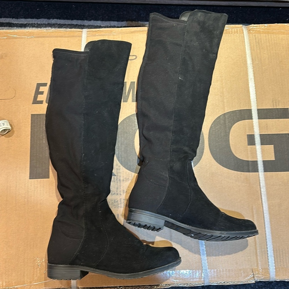 Knee high stretchy faux suede bootss